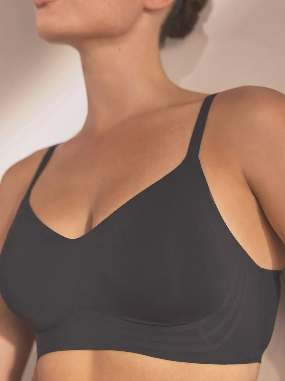 Zwart - Gladstrijkende beha's zonder beugel met lichte vulling voor ultiem comfort