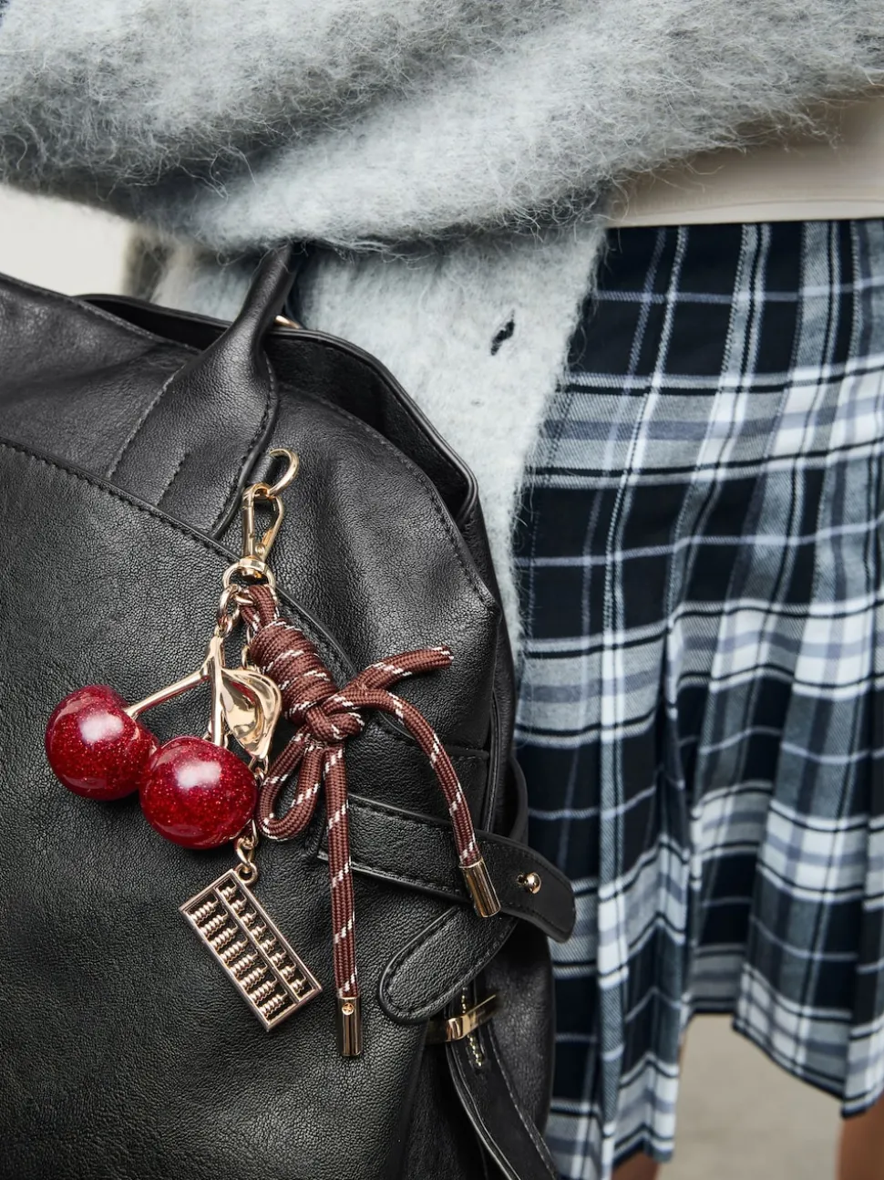 Zwart - Grote shopper met bedeltjes