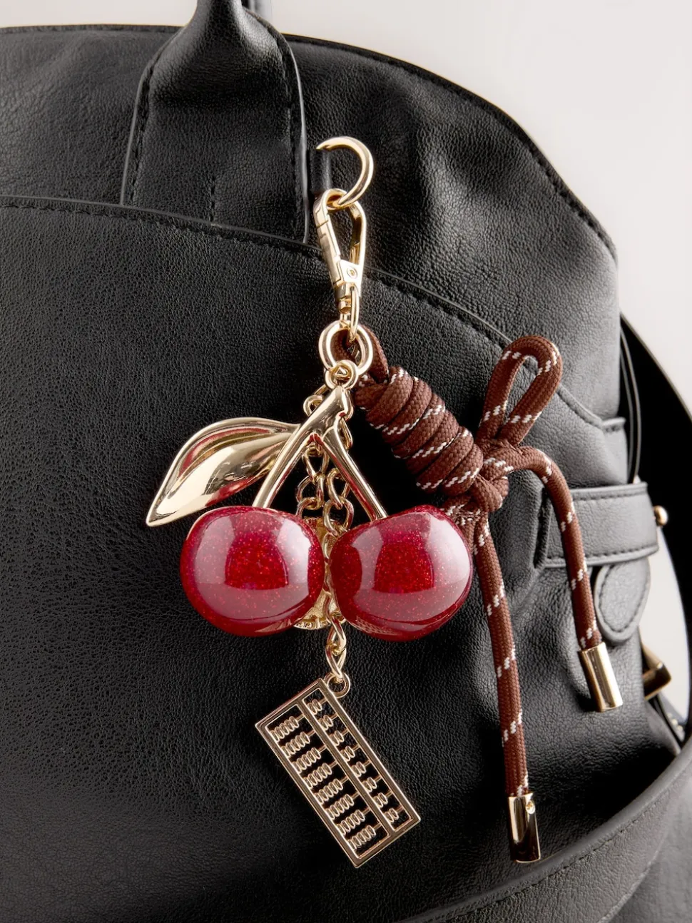 Zwart - Grote shopper met bedeltjes