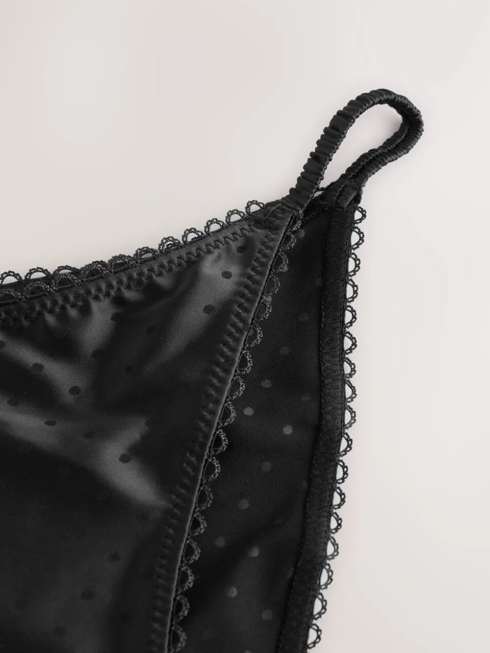 Zwart - High Shine Spot Tanga Knickers
