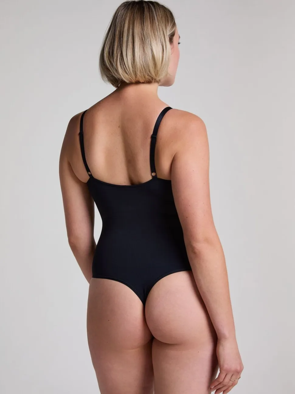 Zwart - Hunkemöller naadloze hoogopgesneden Enhancing shapewear stringbody