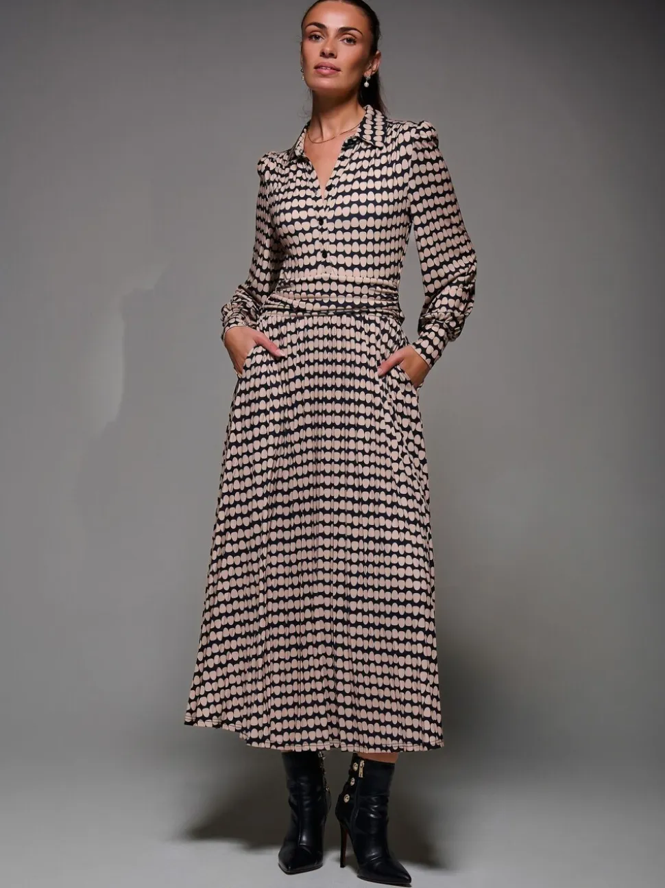 Zwart - Jolie Moi Long Sleeve Pleated Jersey Maxi Dress