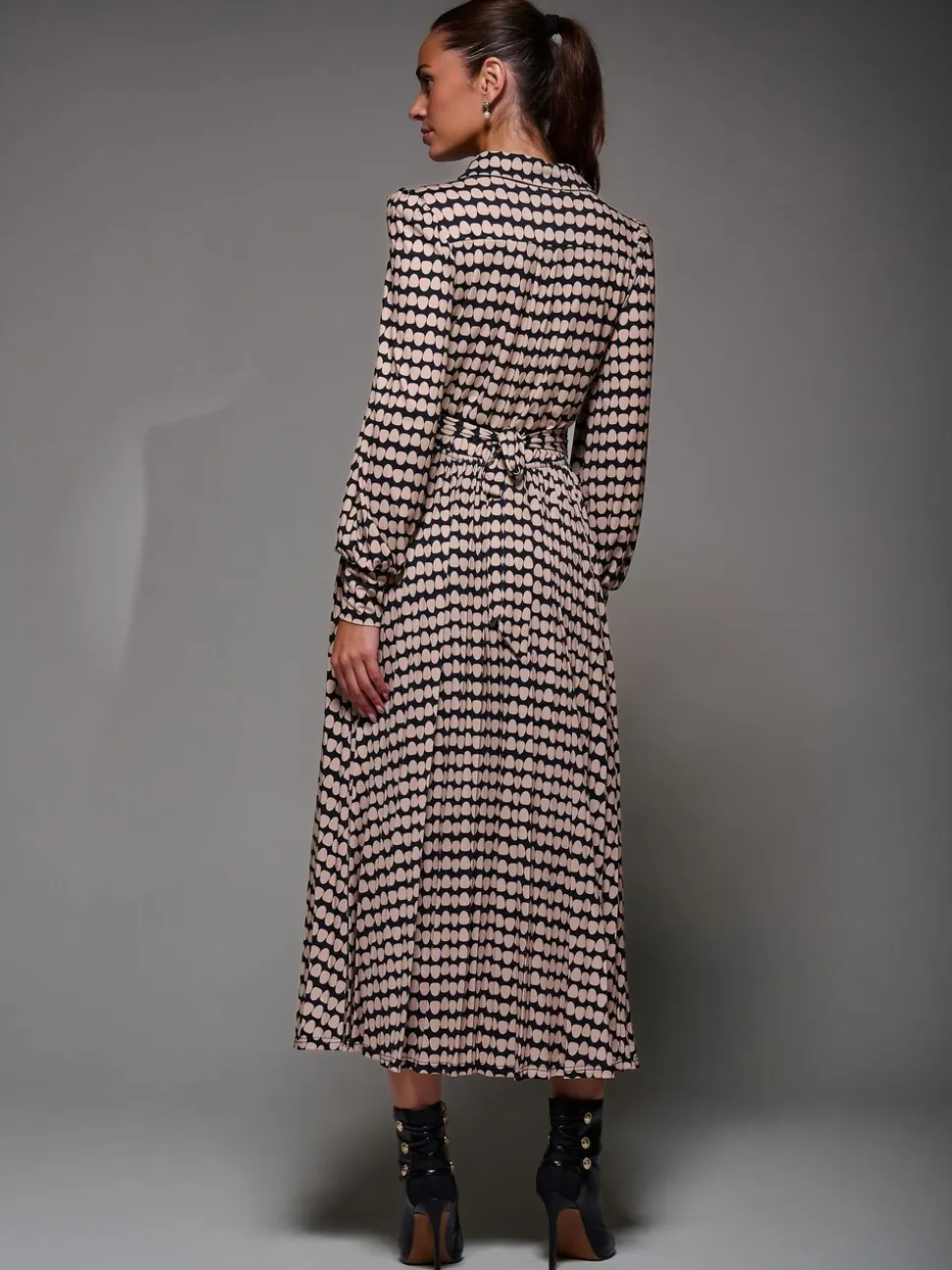 Zwart - Jolie Moi Long Sleeve Pleated Jersey Maxi Dress