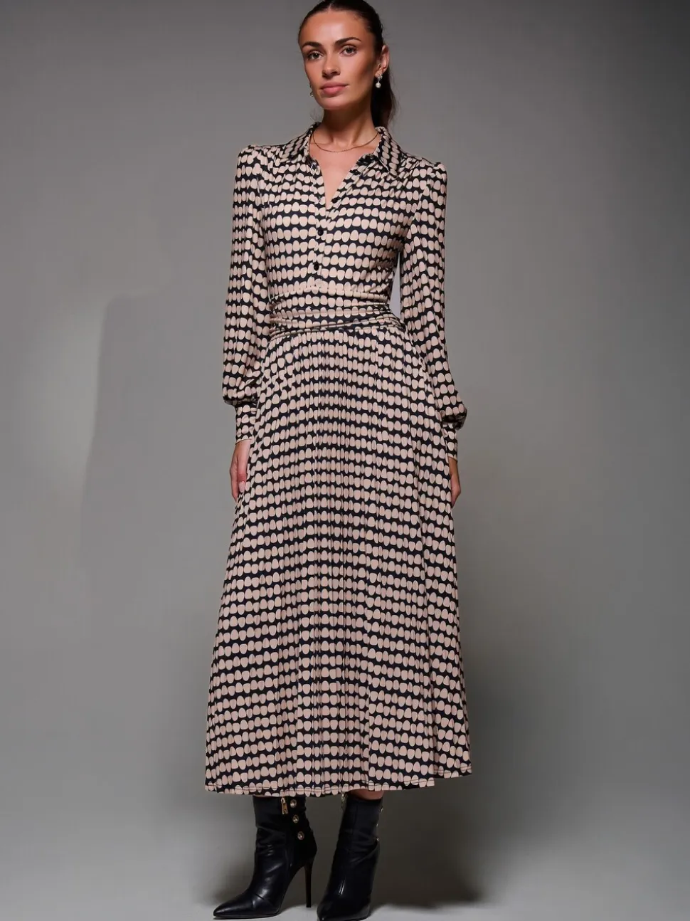 Zwart - Jolie Moi Long Sleeve Pleated Jersey Maxi Dress