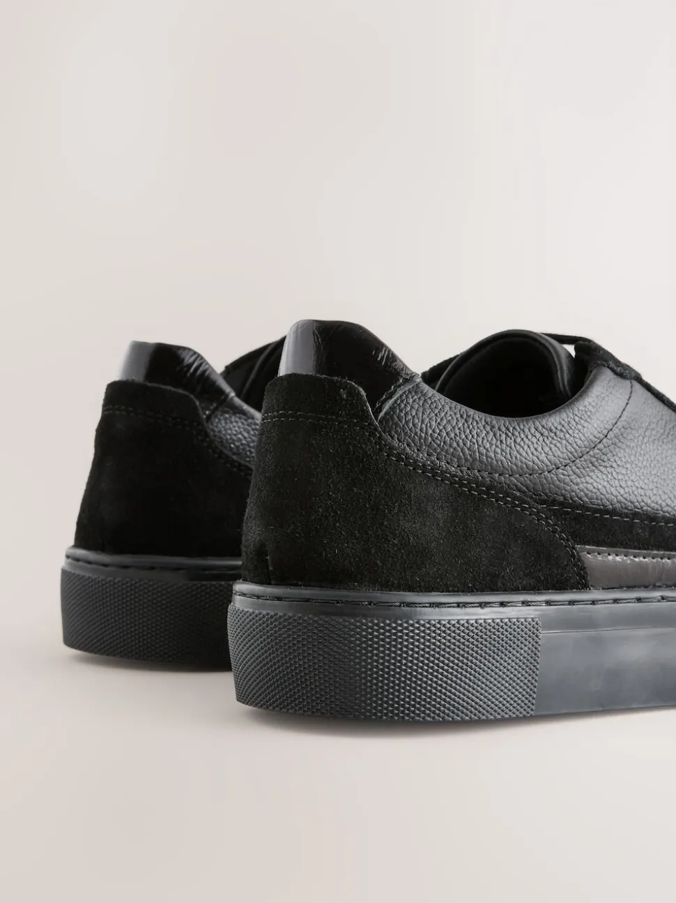 Zwart - Leather Chunky Panel Detail Lace Up Trainers