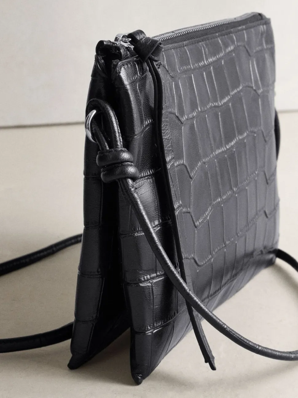Zwart - Leather Croc Cross-Body Bag