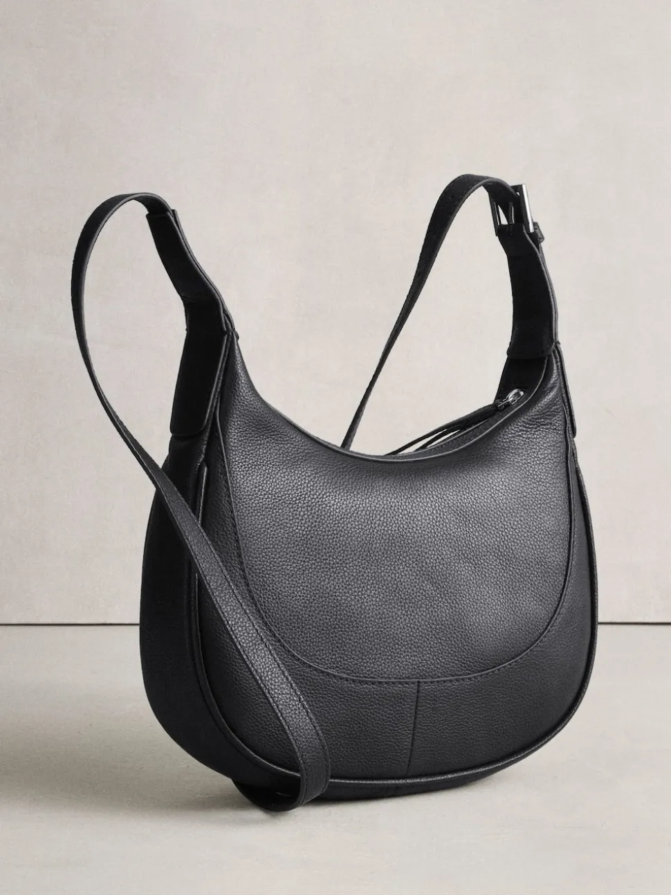 Zwart - Leather Scoop Cross-Body Bag