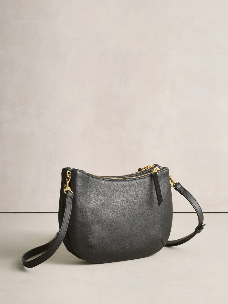 Zwart - Leather Scoop Cross-Body Bag