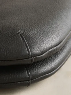 Zwart - Leather Scoop Cross-Body Bag