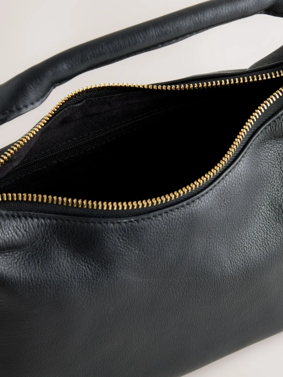 Zwart - Leather Scooped Hand Held Bag