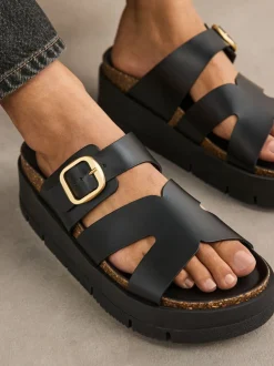 Zwart - Leren sandalen met bandjes en gespdetail