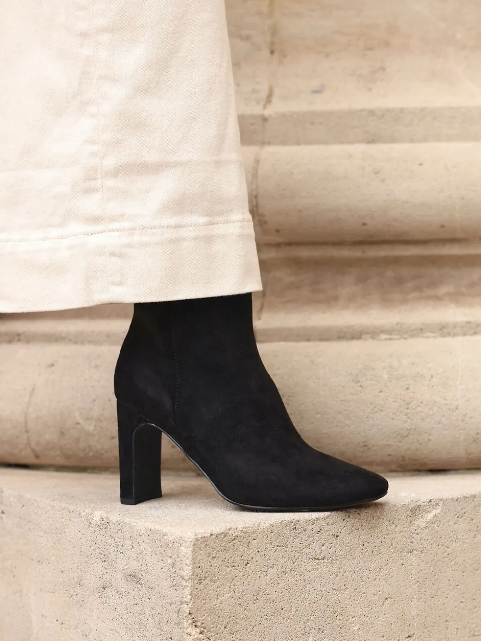 Zwart - Linzi Alisha Point Toe Block Heeled Ankle Boots