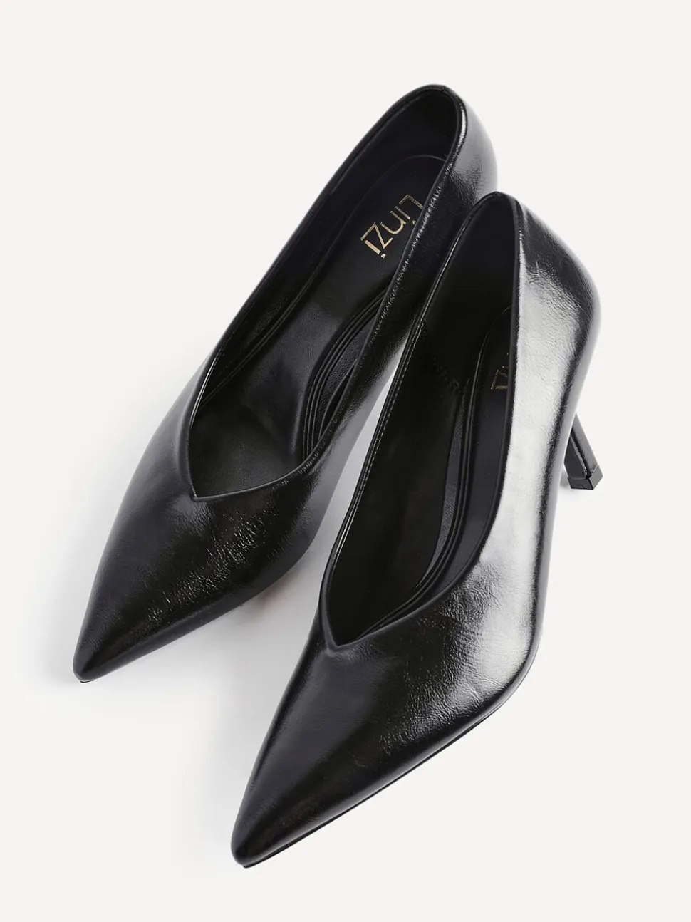 Zwart - Linzi Bellamy V-Shaped Closed Toe Court Heels