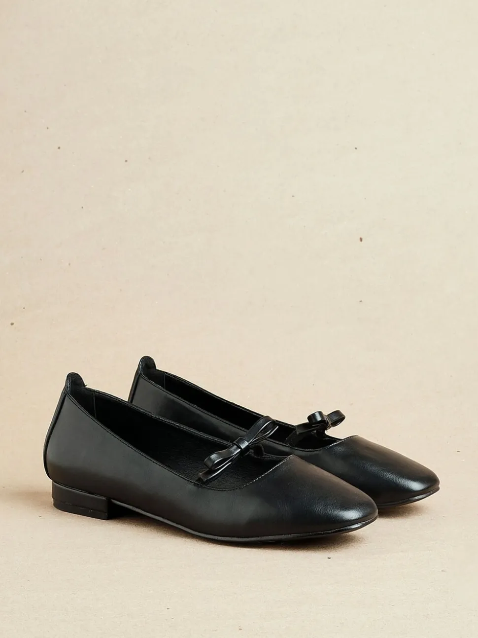 Zwart - Linzi Cressida Pumps Met Strikdetail