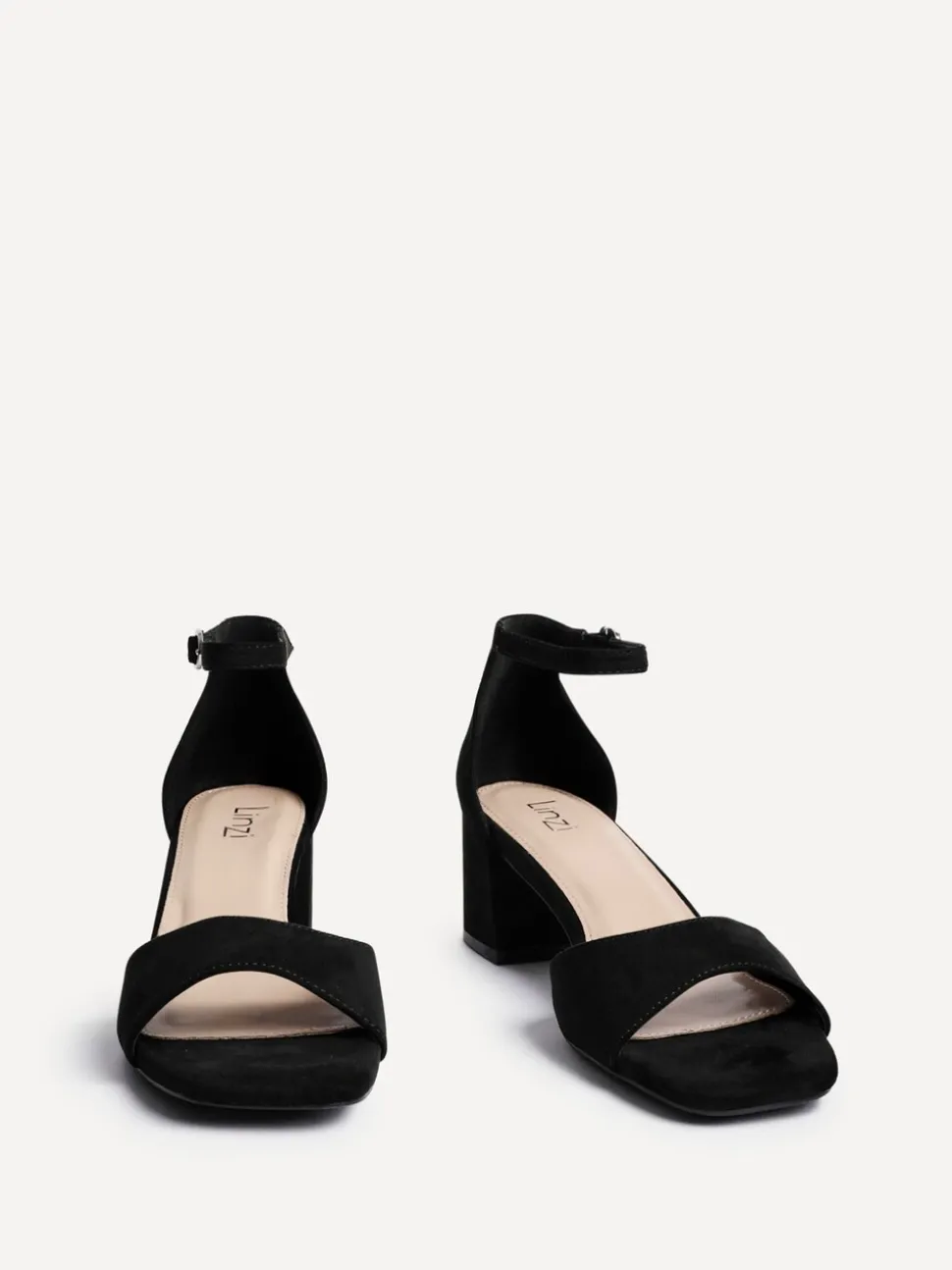 Zwart - Linzi Maddie sandalen met gesloten achterkant, open neus en hak