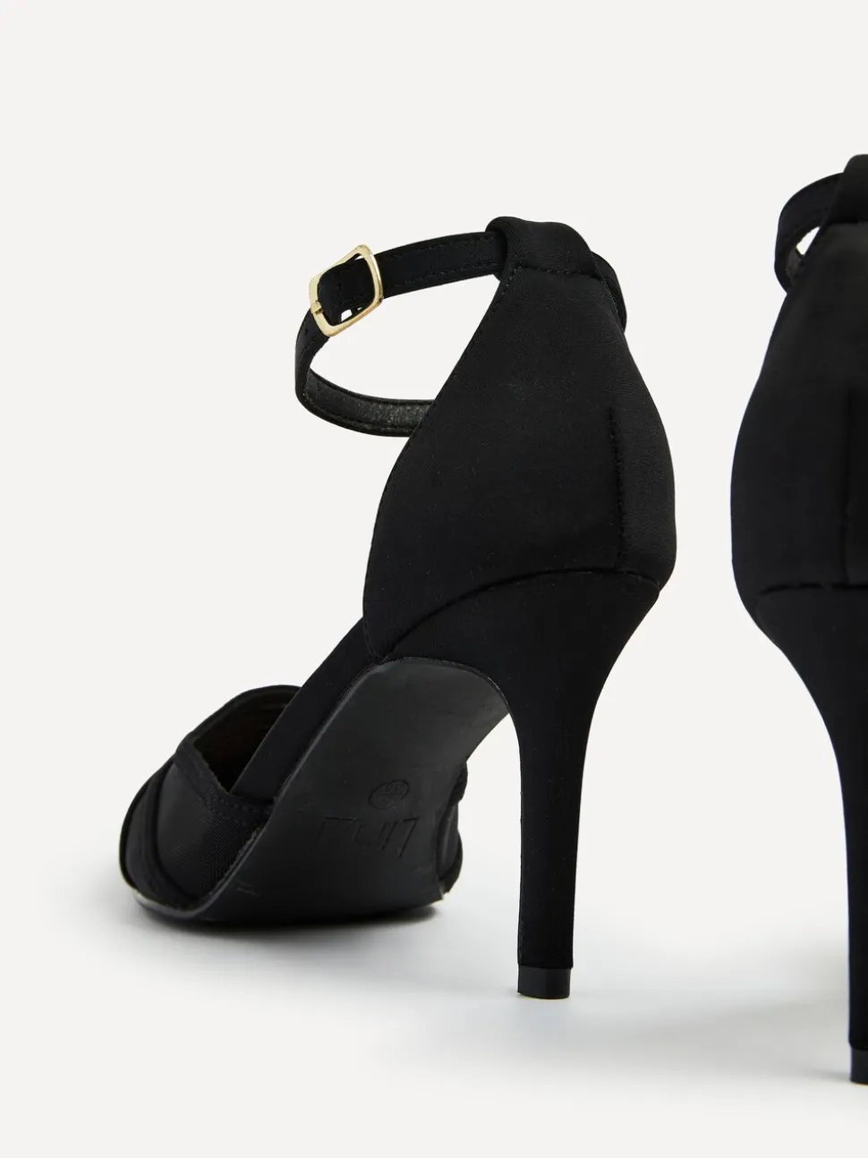 Zwart - Linzi Serri pumps met naaldhak en mesh in de voorkant