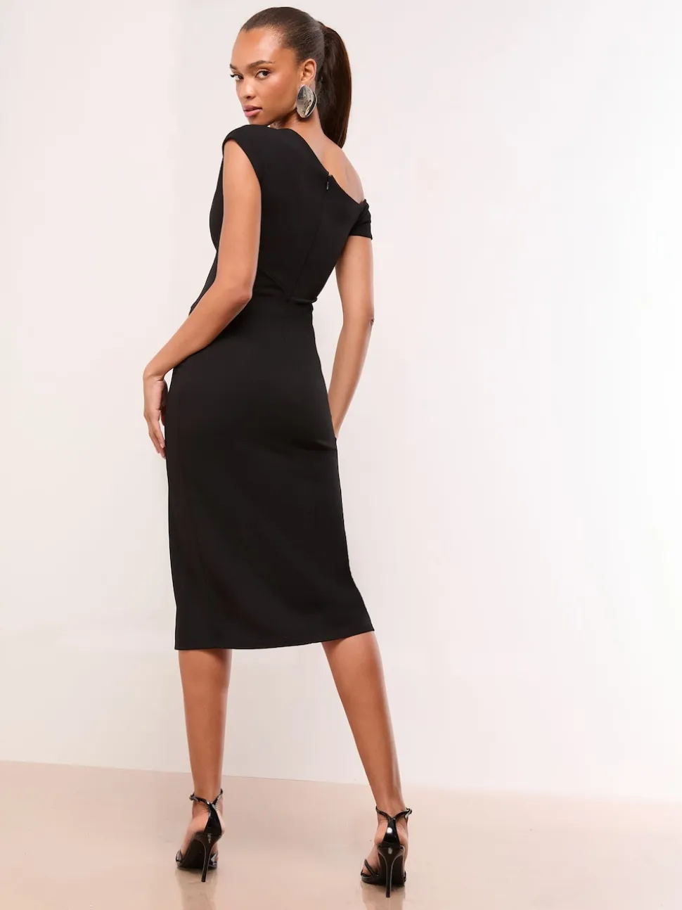 Zwart - Lipsy - Midi-jurk met blote schouders en gerimpelde taille