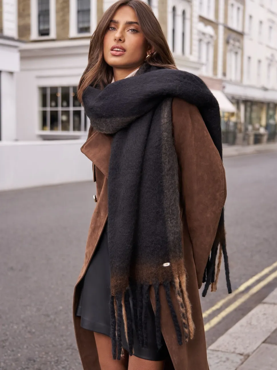 Zwart - Lipsy Cosy geborstelde sjaal
