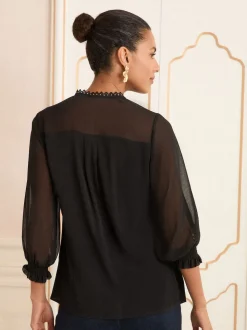 Zwart - Love & Roses blouse met V-hals en hardware met 3/4 mouwen