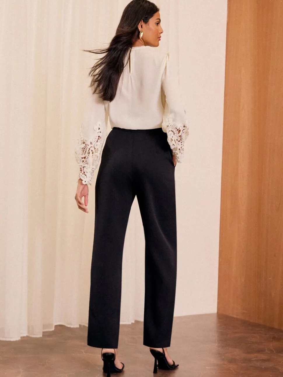 Zwart - Love & Roses Straight Leg Trousers