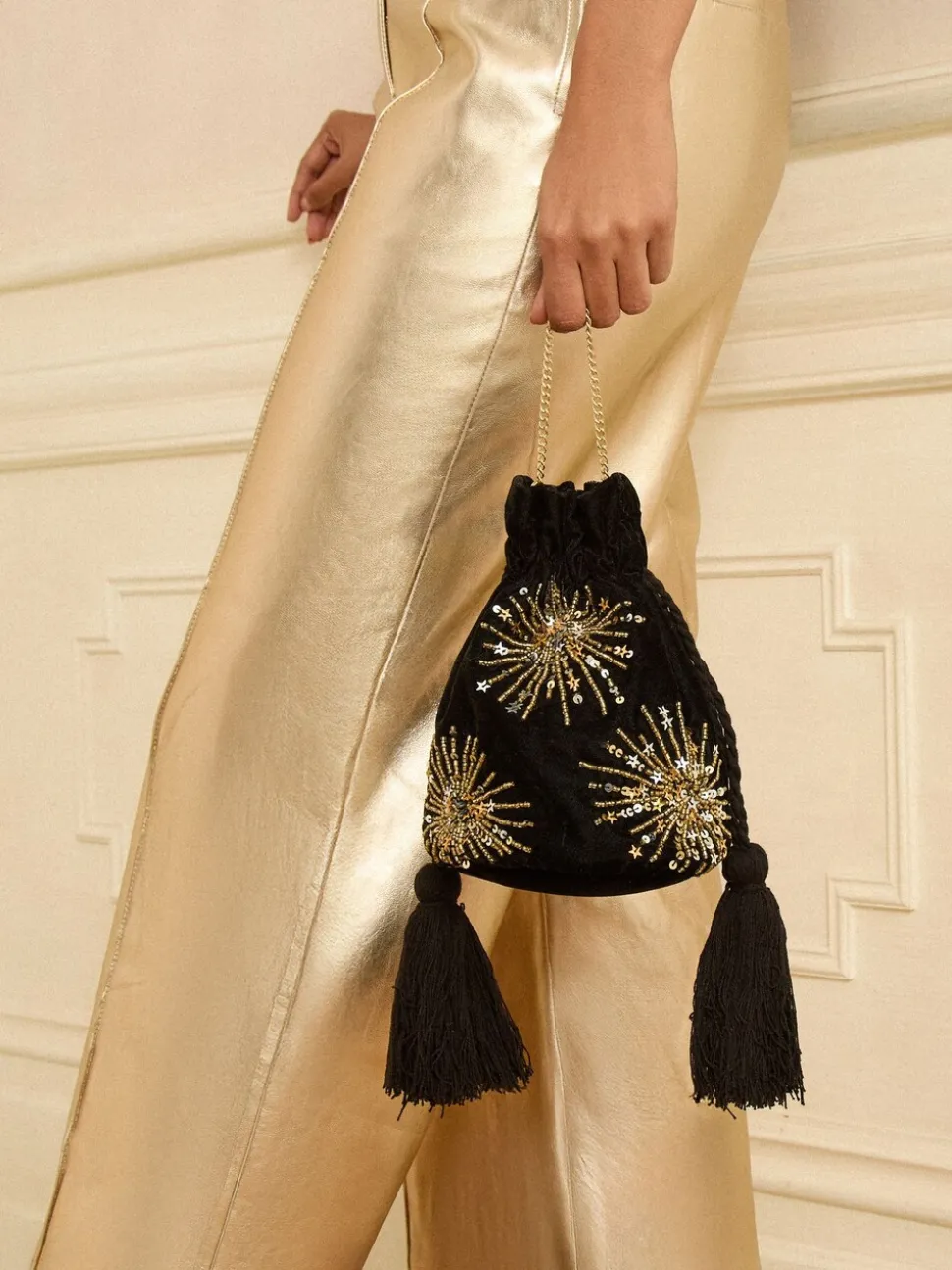 Zwart - Love & Roses Velvet Sequin Embellished Pouch Bag