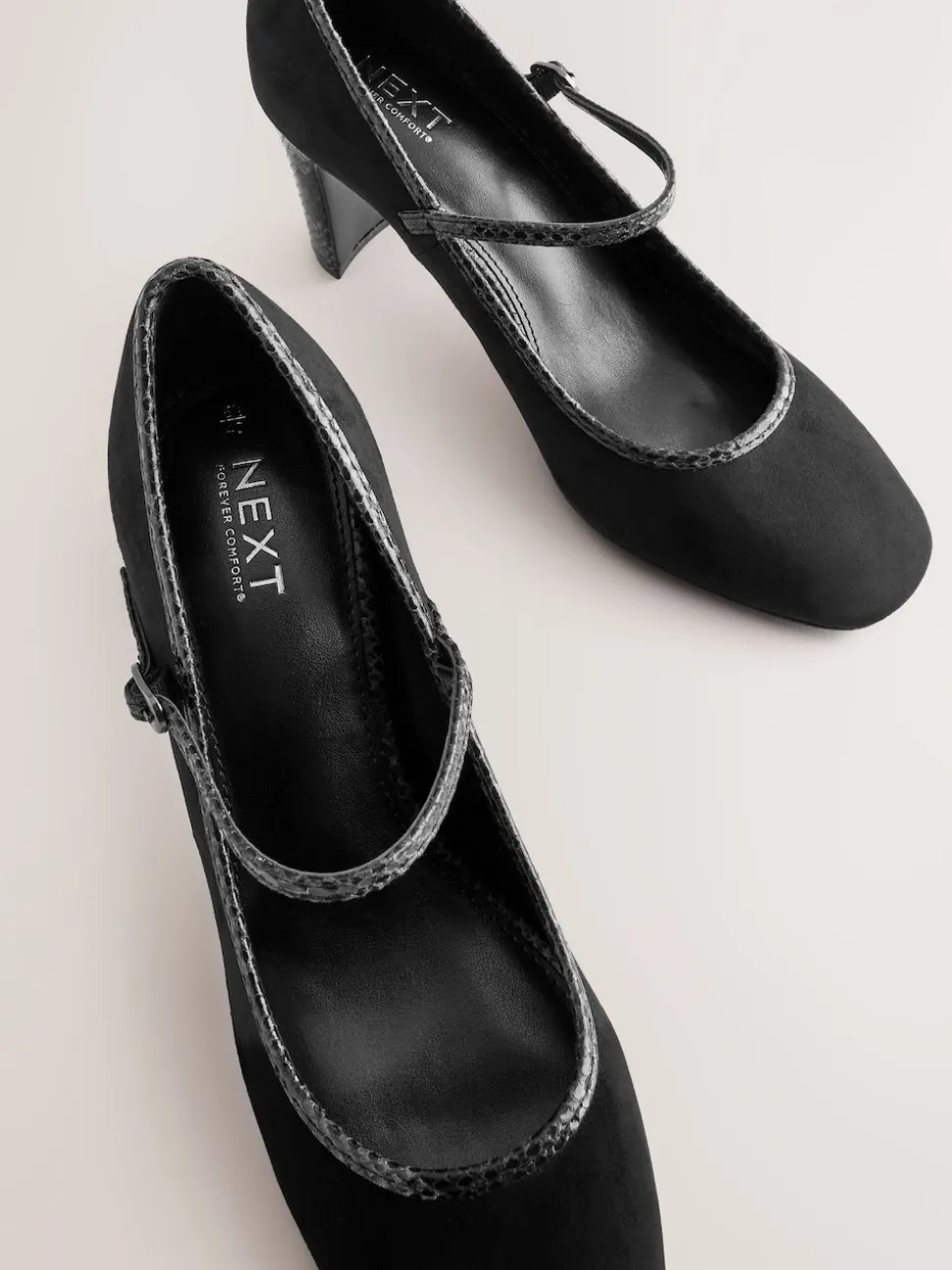 Zwart - Mary Jane-pumps met ronde neus en blokhak