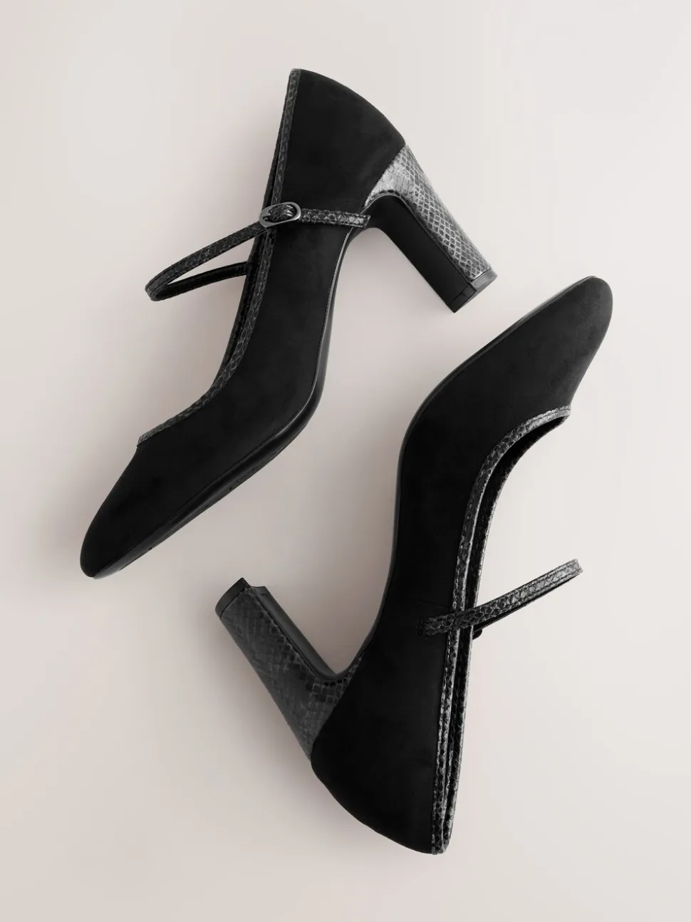 Zwart - Mary Jane-pumps met ronde neus en blokhak