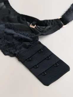 Zwart - Minimaliserende DD+ beha met volledige cups