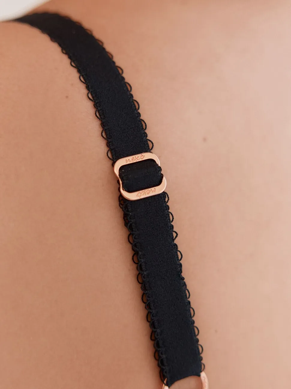 Zwart - Minimaliserende DD+ beha met volledige cups