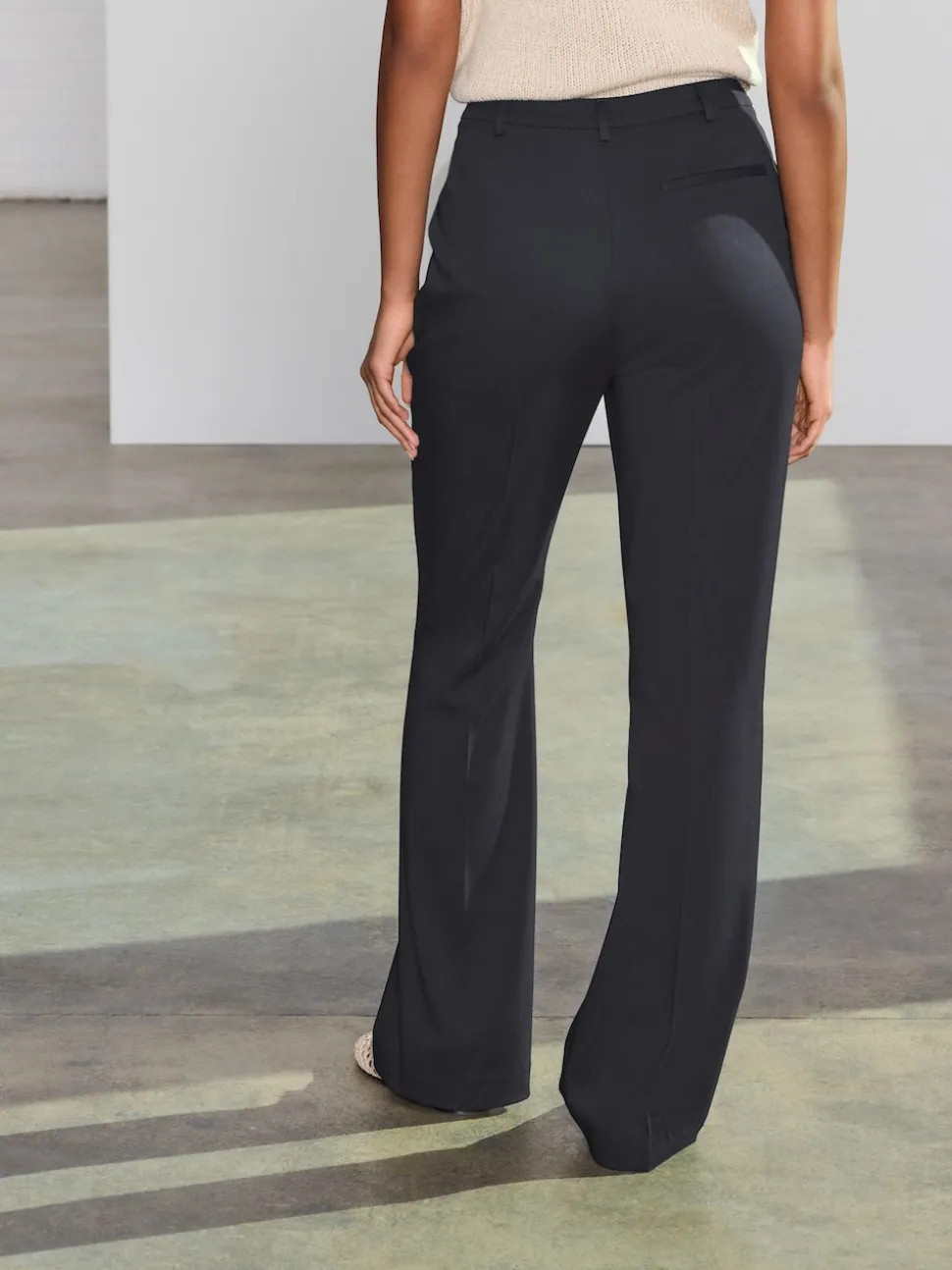 Zwart - Modieus gesneden bootcut broek