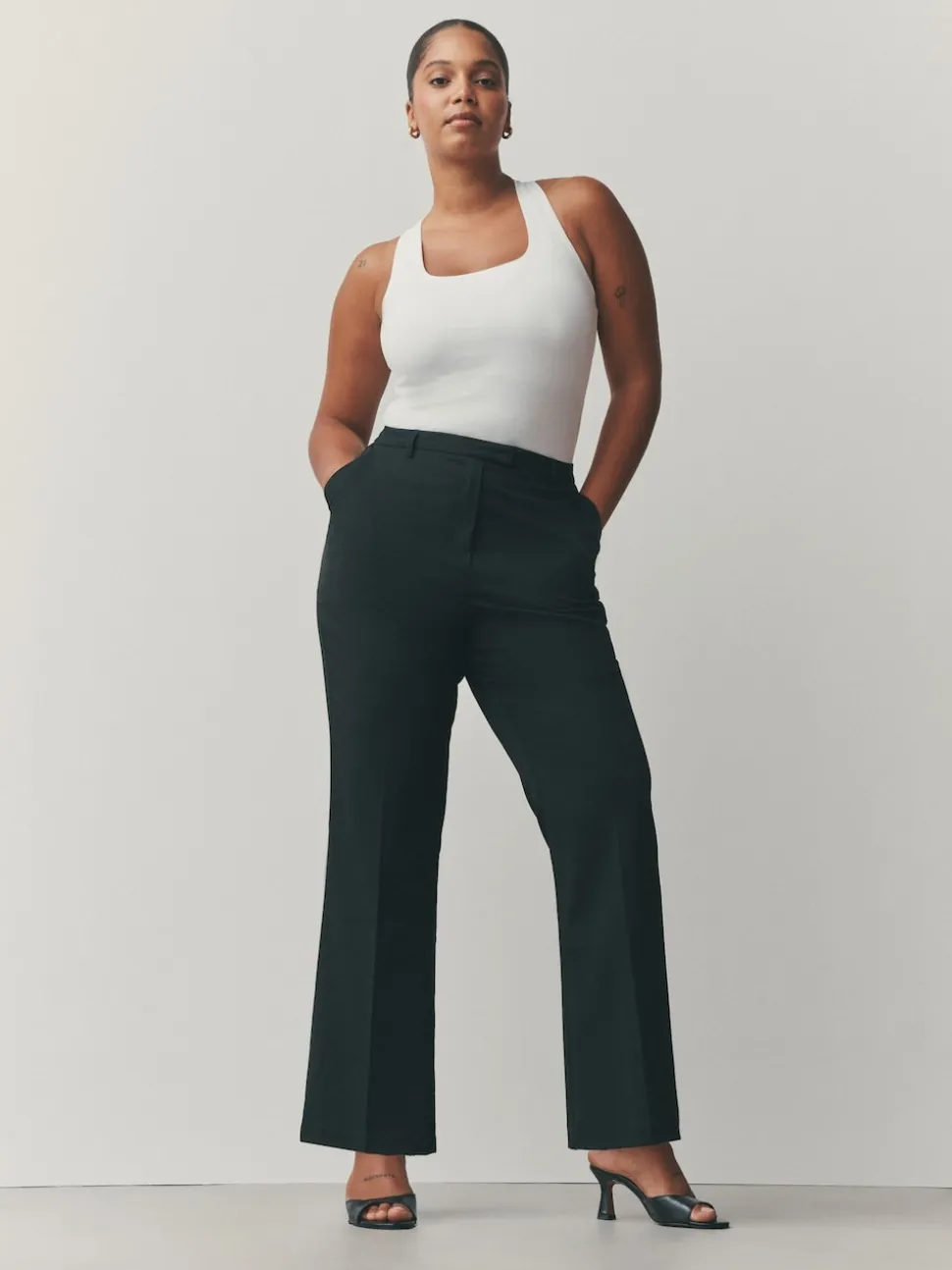 Zwart - Modieuze Hourglass broek met bootcut
