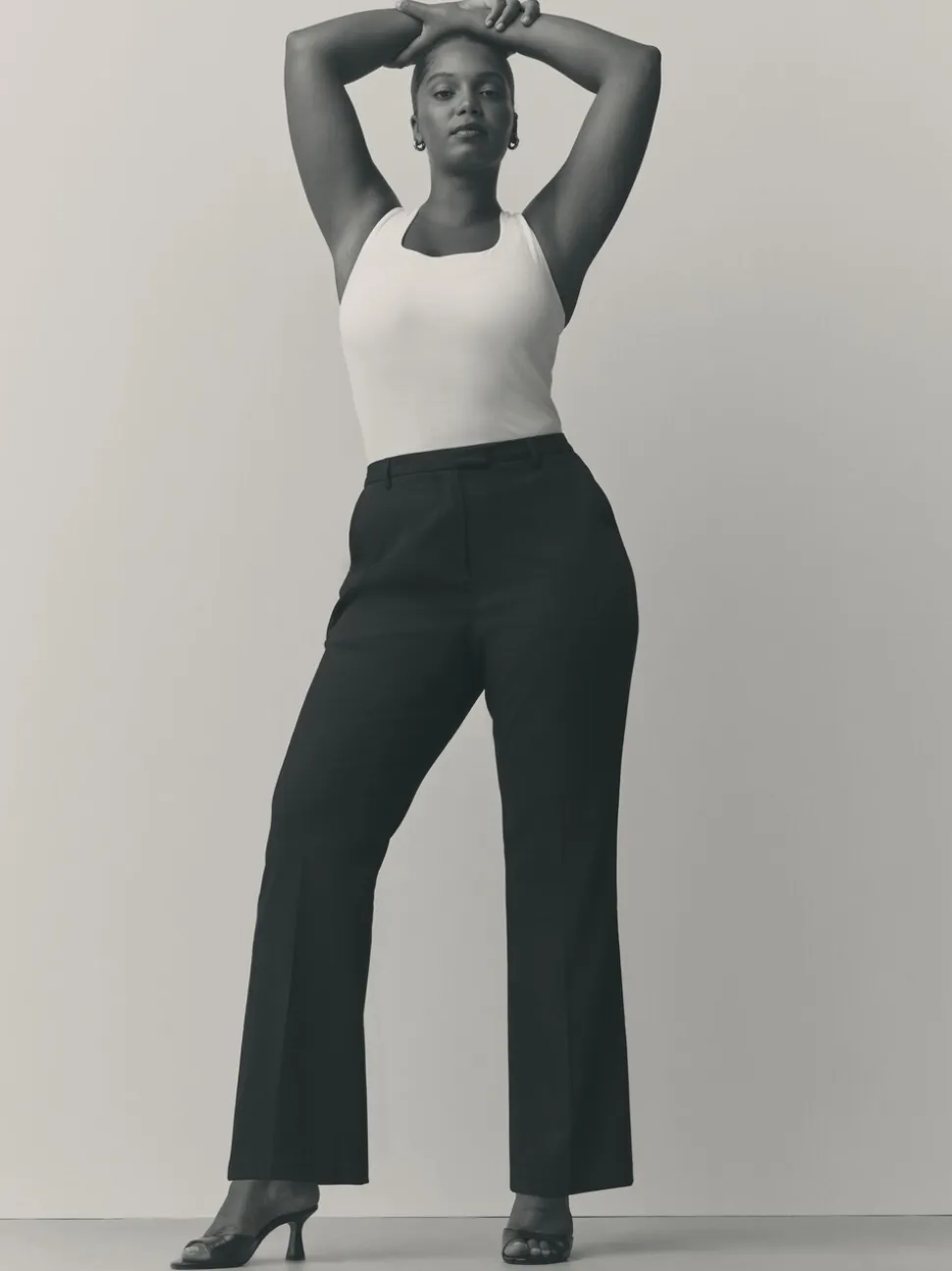 Zwart - Modieuze Hourglass broek met bootcut