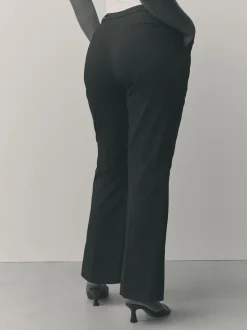 Zwart - Modieuze Hourglass broek met bootcut