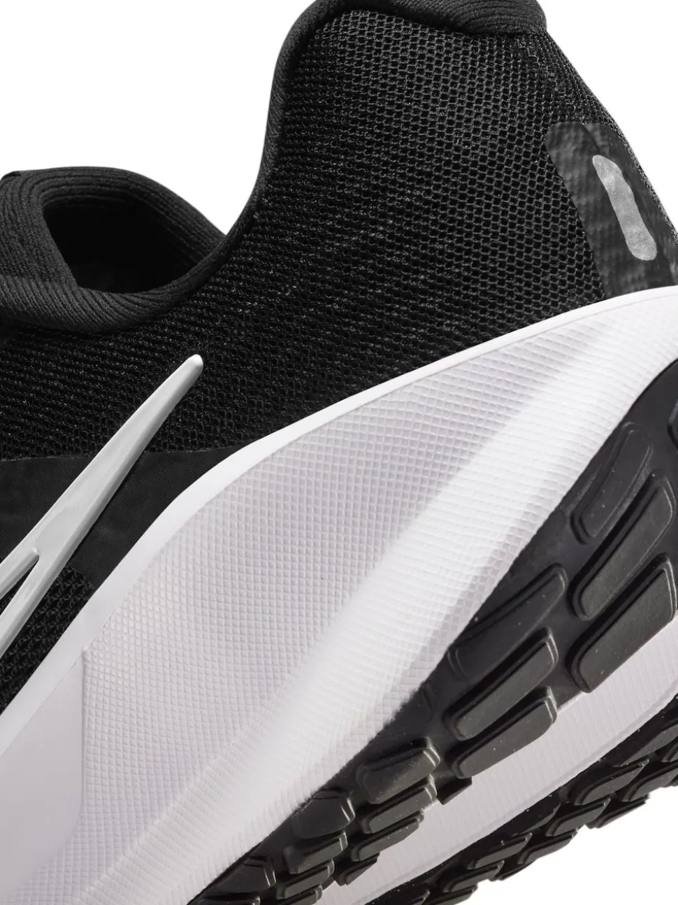 Zwart - Nike Downshifter 13 Road hardloopsneakers
