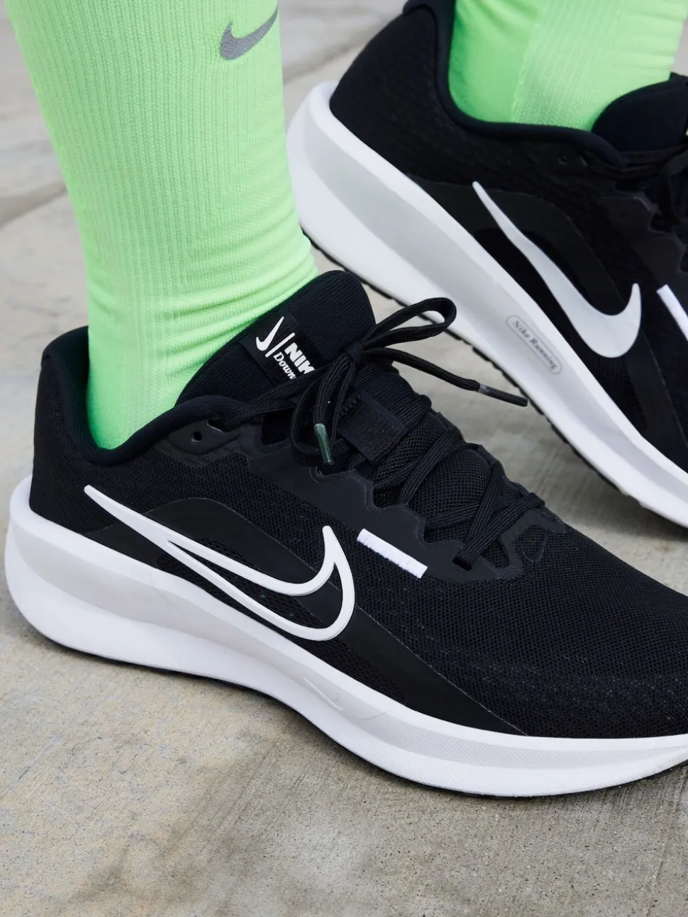 Zwart - Nike Downshifter 13 Road hardloopsneakers