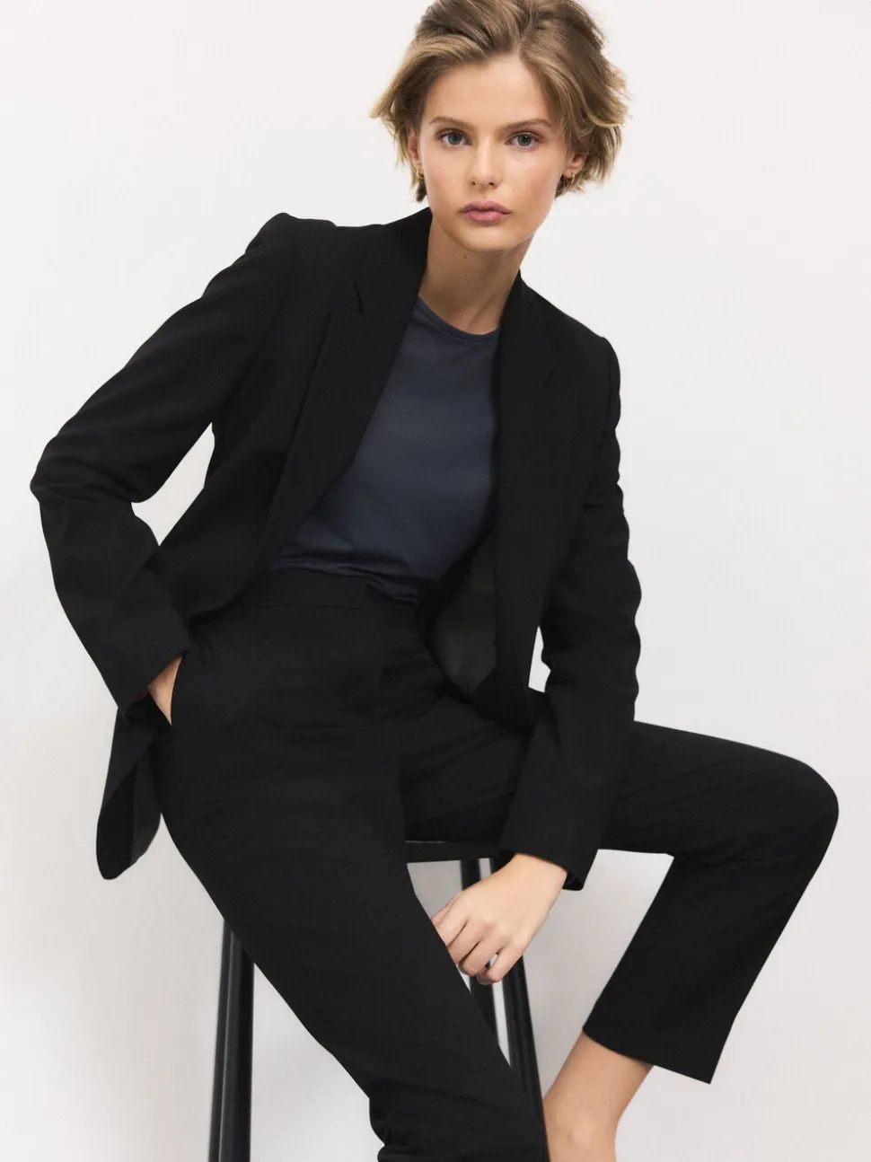 Zwart - Op maat gemaakte blazer met enkele rij knopen van wol