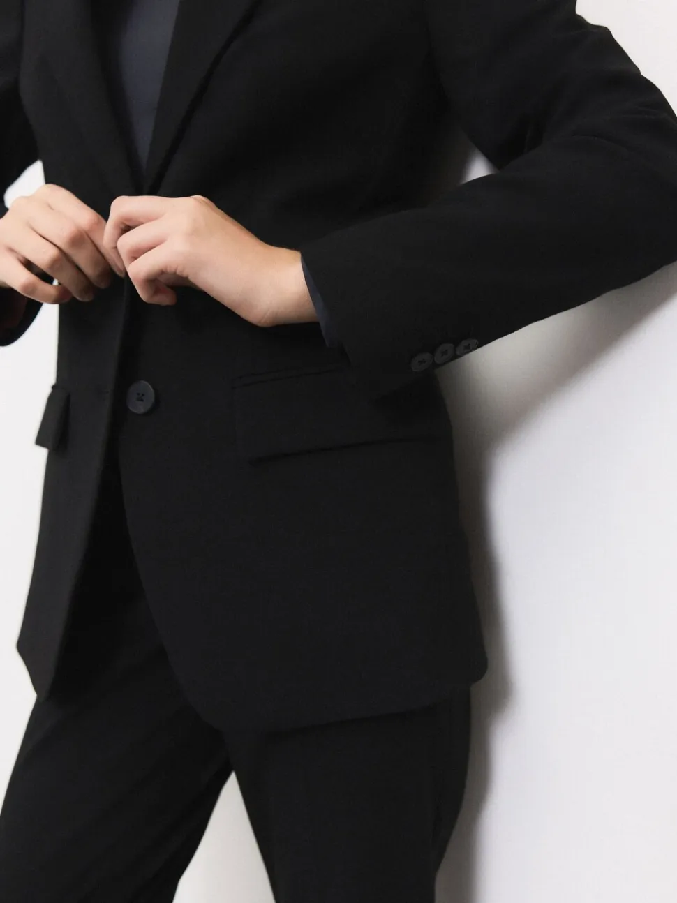 Zwart - Op maat gemaakte blazer met enkele rij knopen van wol
