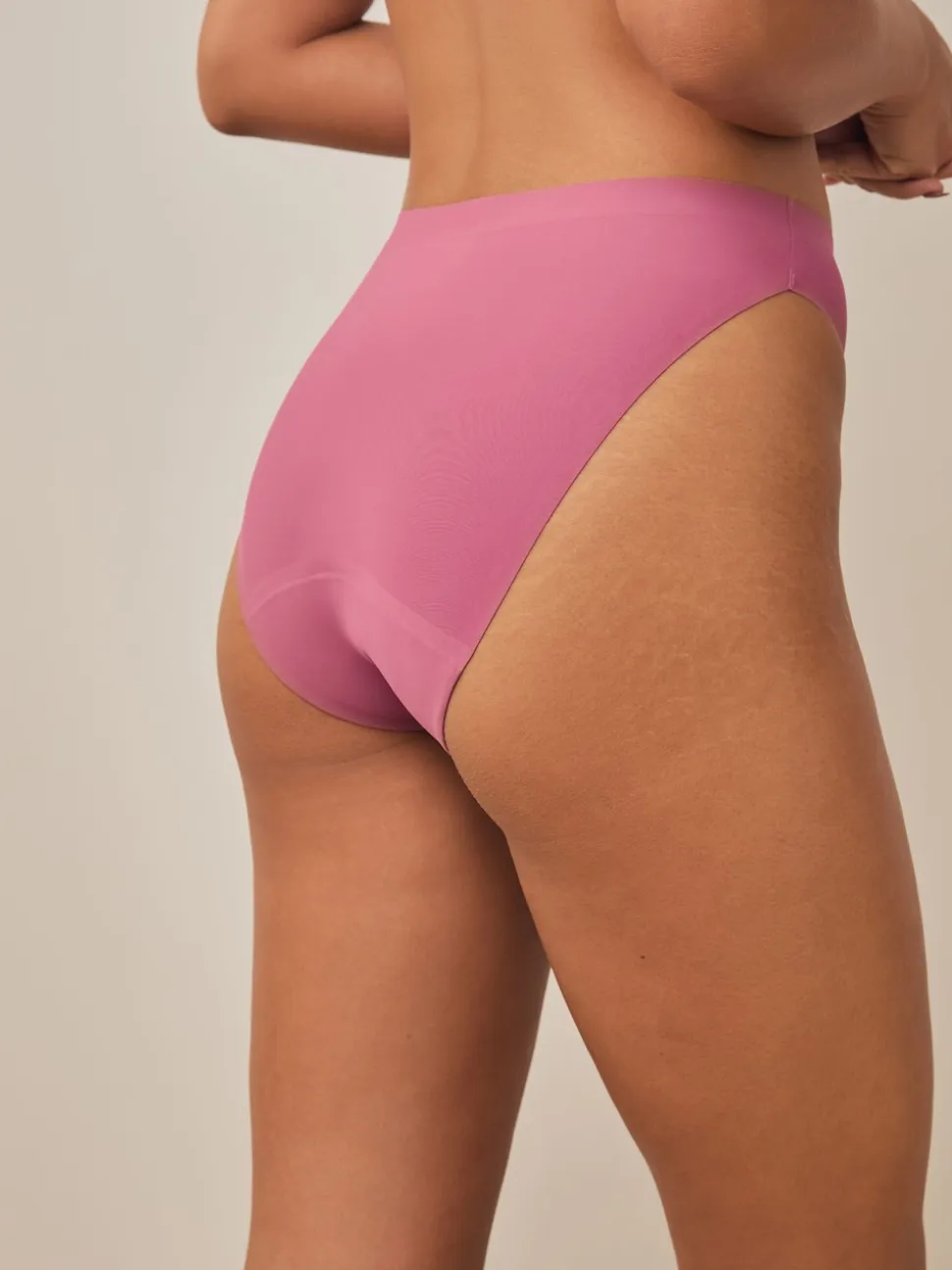 Zwart / Praline Huidskleur / Roze Bloemen - Set van 4 No VPL menstruatieslips voor medium vloeien