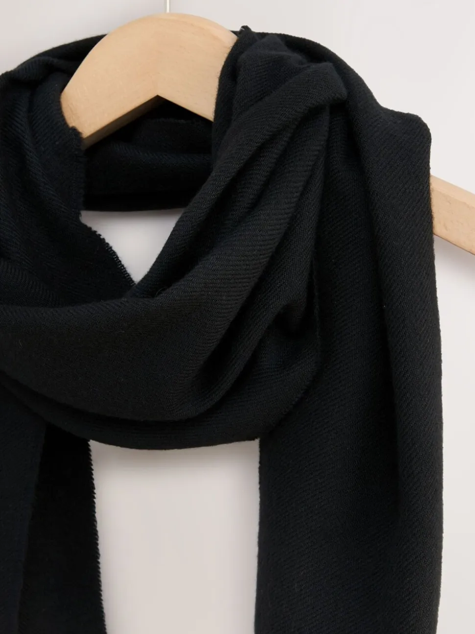 Zwart - Premium Made in Italy Midweight Scarf with Containing Wool