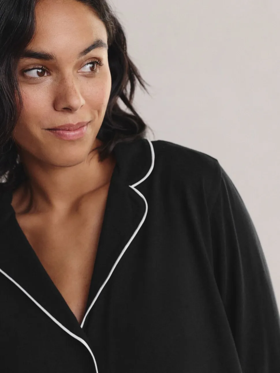 Zwart - Pyjama met knopen en jerseystof