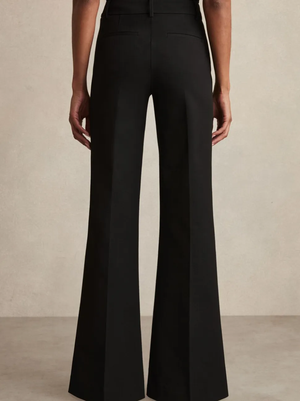 Zwart - Reiss Claude broek met hoge taille en uitlopende pijpen
