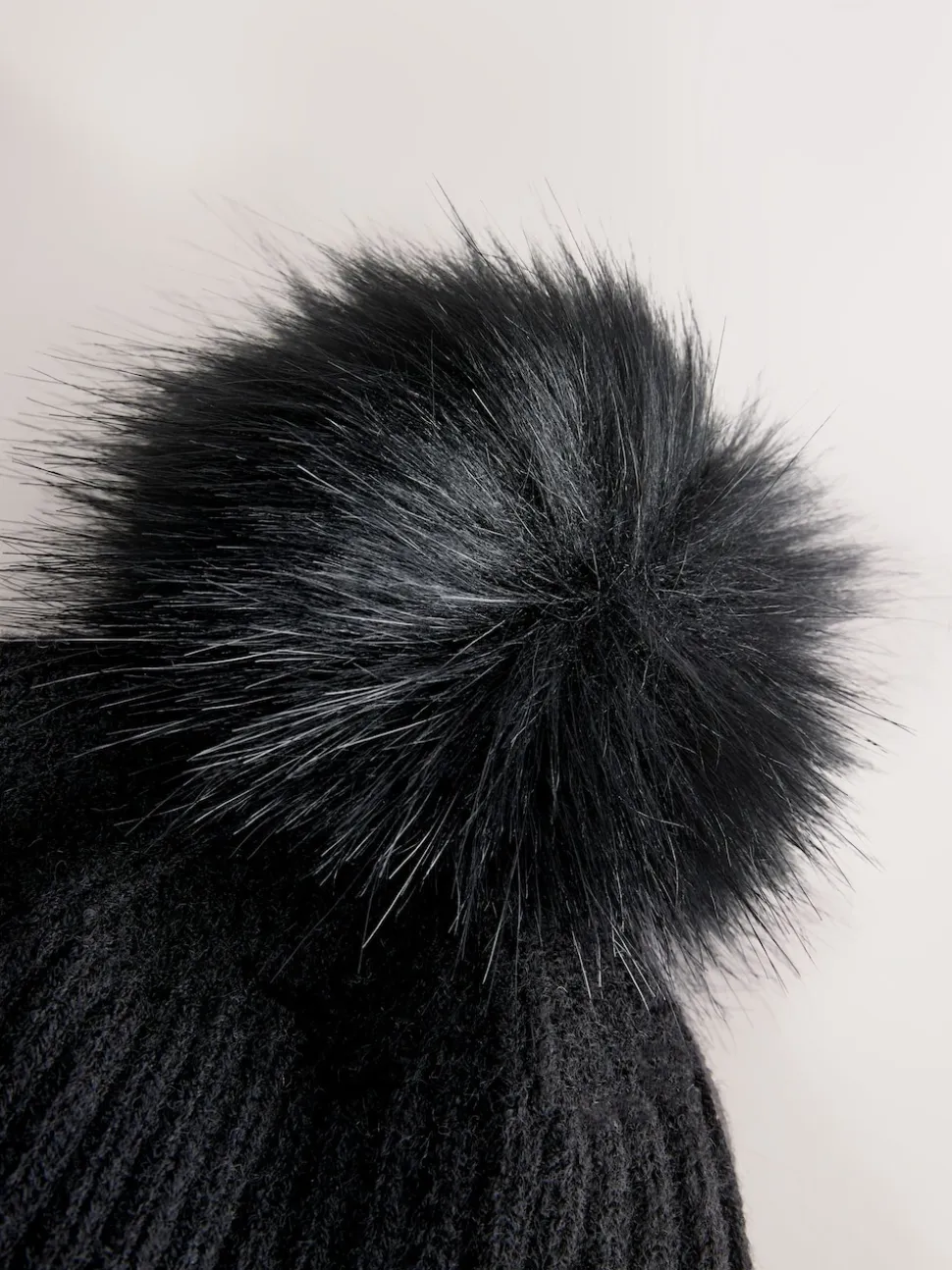Zwart - Rib Knit Pom Hat