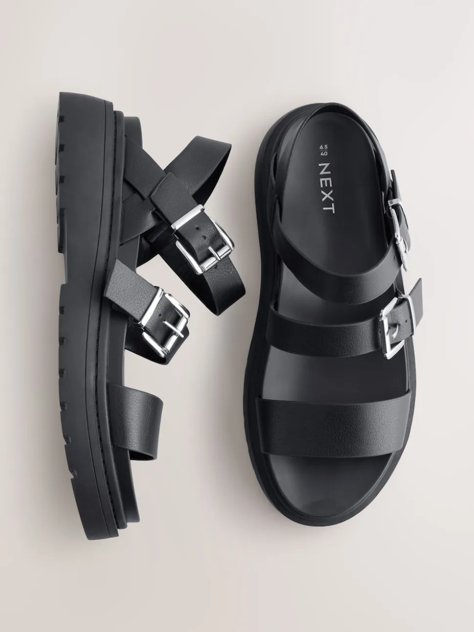 Zwart - Sandalen met dikke zool en gesp