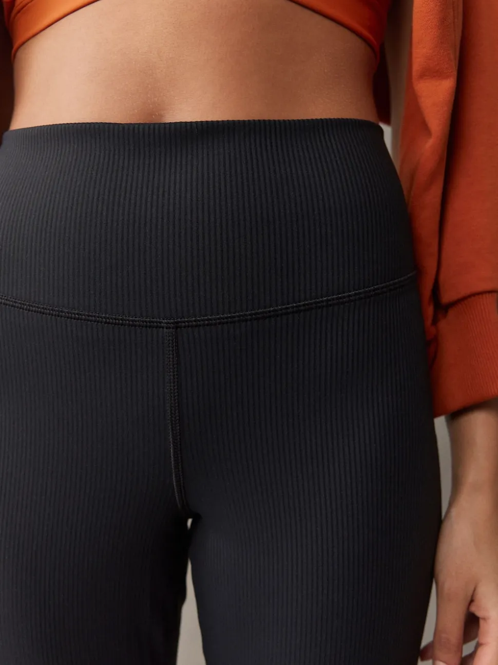 Zwart - self. Geribde wijde legging