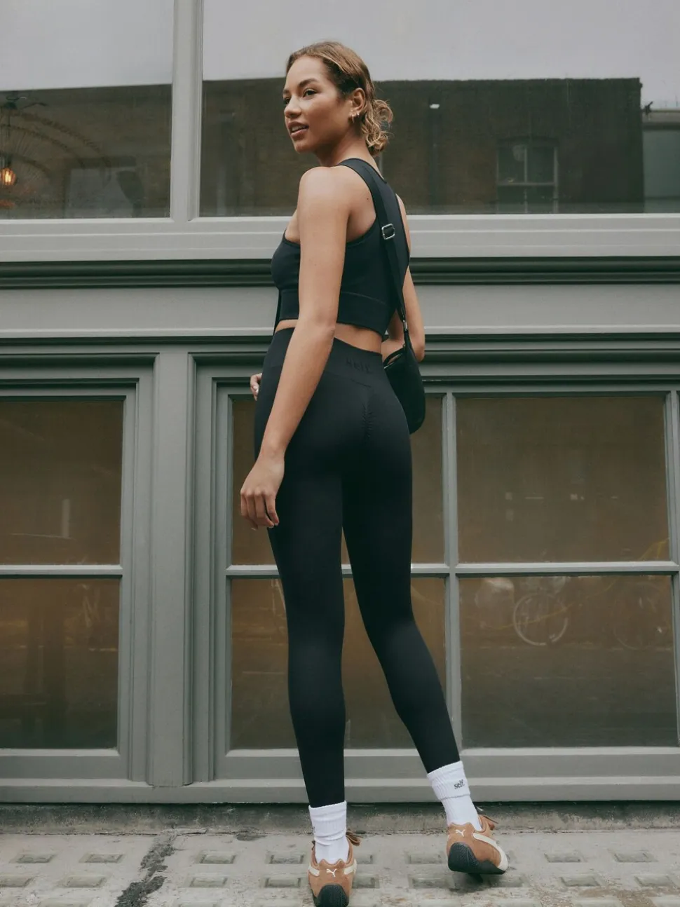 Zwart - self. Naadloze bum scrunch leggings