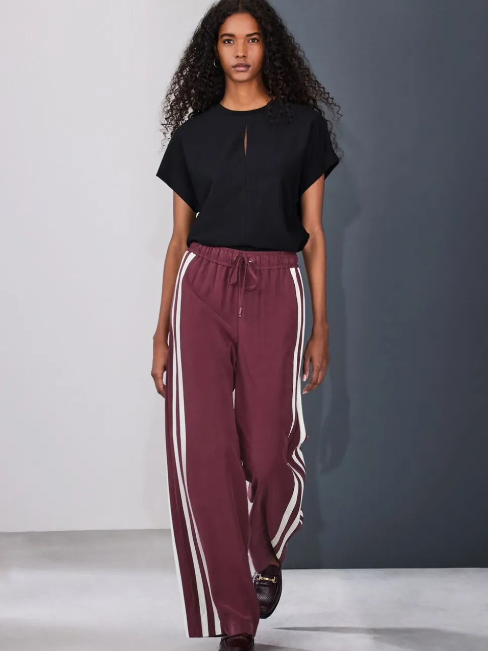 Zwart - Short Sleeve Keyhole Crew Neck Top