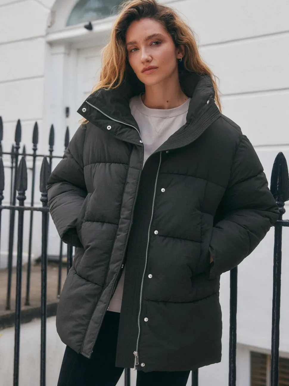 Zwart - Shower Resistant Mid Length Padded Coat