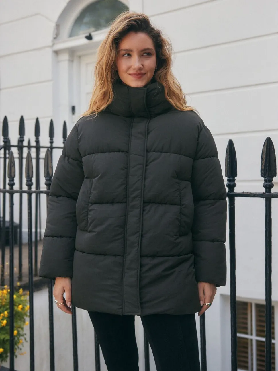 Zwart - Shower Resistant Mid Length Padded Coat