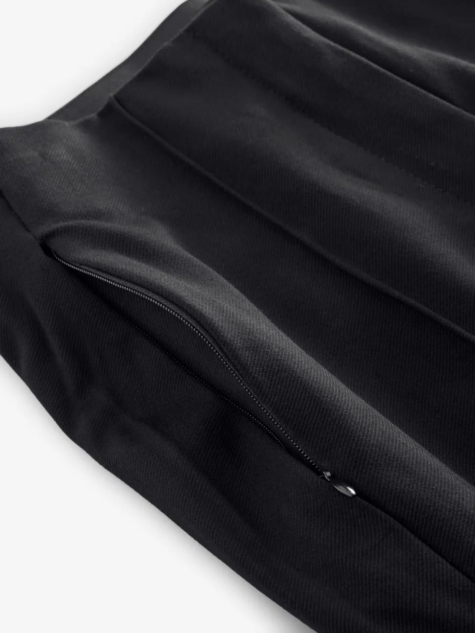 Zwart - Smalle vormgevende broek