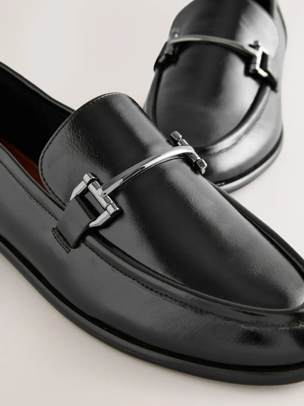Zwart - Trim Round Toe Loafers